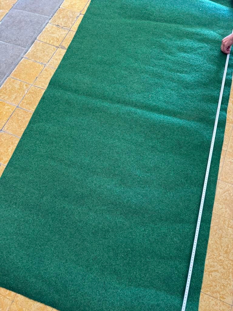 2 stukken vilten grasmat 100x198 en 100x188, Ophalen of Verzenden, Zo goed als nieuw