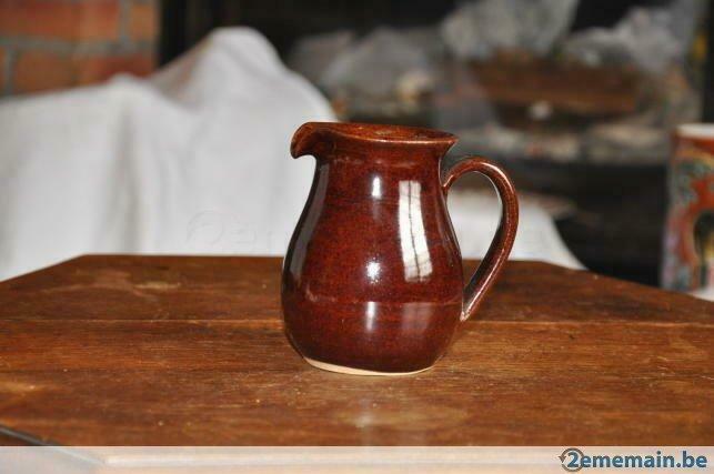 pot au lait en grés émaillé brun