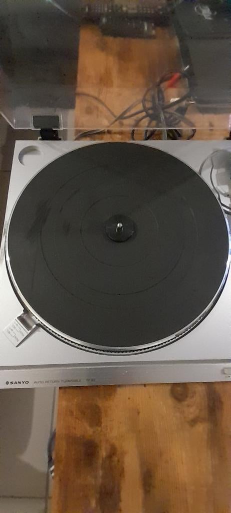 Sanyo 33- en 45-rpm platenspeler met automatische terugkeer, Ophalen
