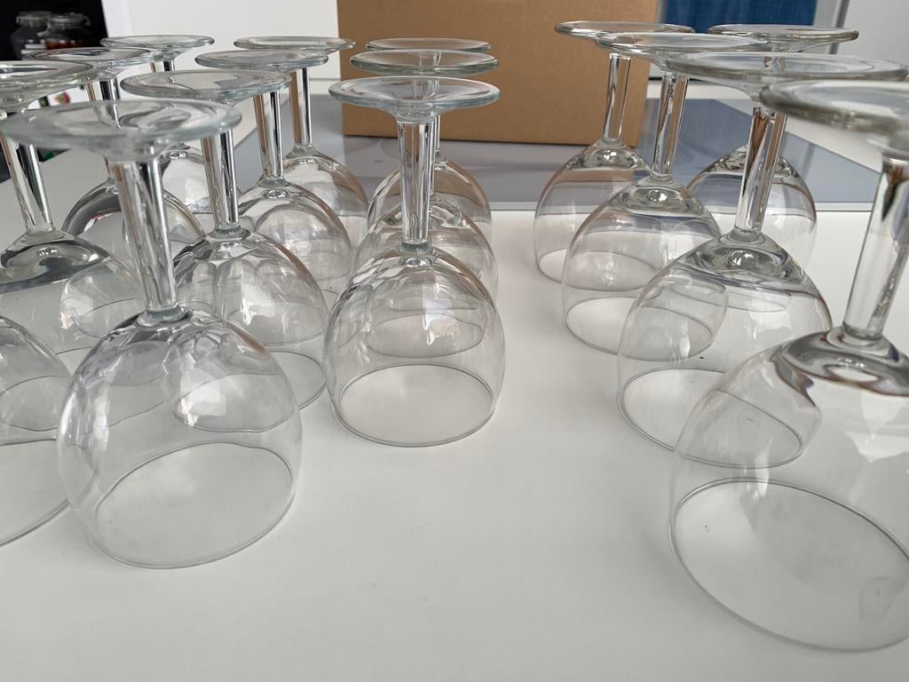 Verres a vin rouge (5) et blanc (11), Enlèvement, Utilisé