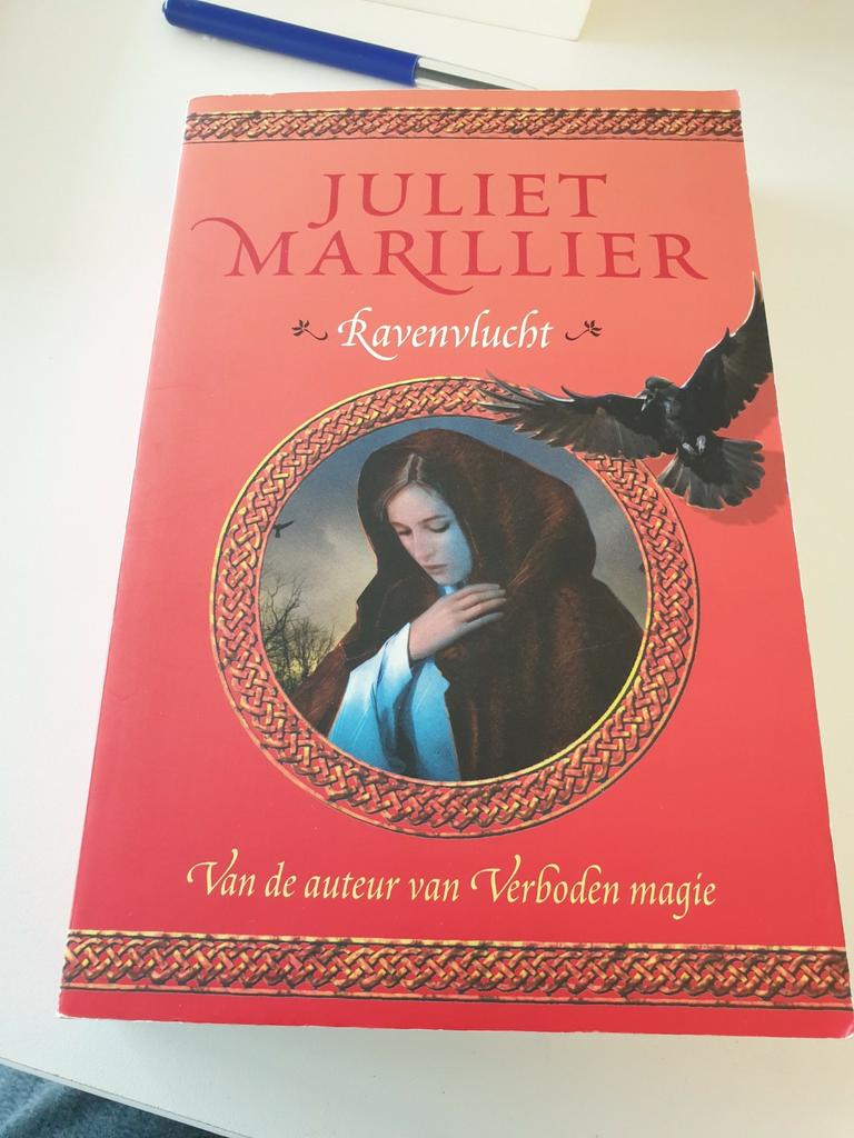Juliet Marillier - Ravenvlucht, Boeken, Ophalen of Verzenden, Zo goed als nieuw, Juliet Marillier