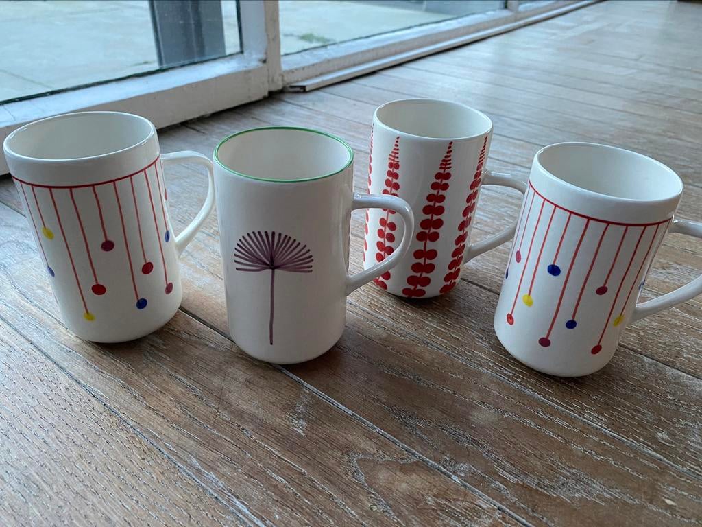 4 tassen/mokken, Ophalen of Verzenden, Zo goed als nieuw, Porselein, Kop(pen) en/of Schotel(s)