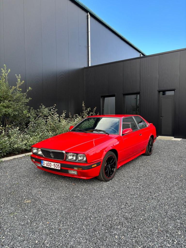 Maserati 222 1988, Auto's, Oldtimers, Bedrijf, Te koop, Maserati, Benzine, Coupé, 2 deurs, Handgeschakeld, Rood, Grijs, Leder en Alcantara