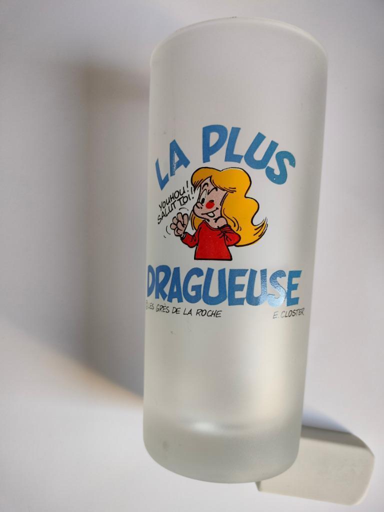 La plus drageuse E Closter artist au studio Peyo, Collections, Verres & Petits Verres, Comme neuf, Verre à soda, Enlèvement ou Envoi