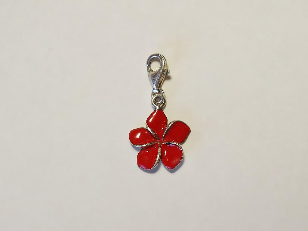 Sterling zilveren bedel rode bloem, Bijoux, Sacs & Beauté, Bracelets à breloques, Autres marques, Enlèvement ou Envoi, 4 bracelets à breloques ou plus