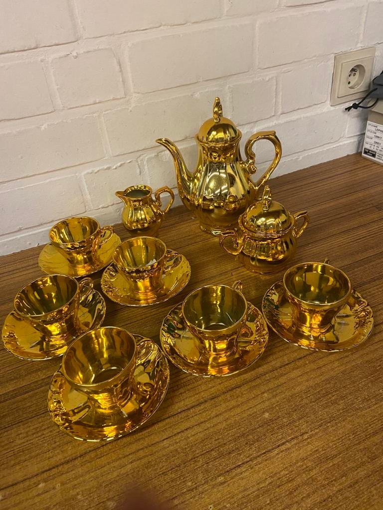 Goudkleurig koffieservice keramiek, Ophalen