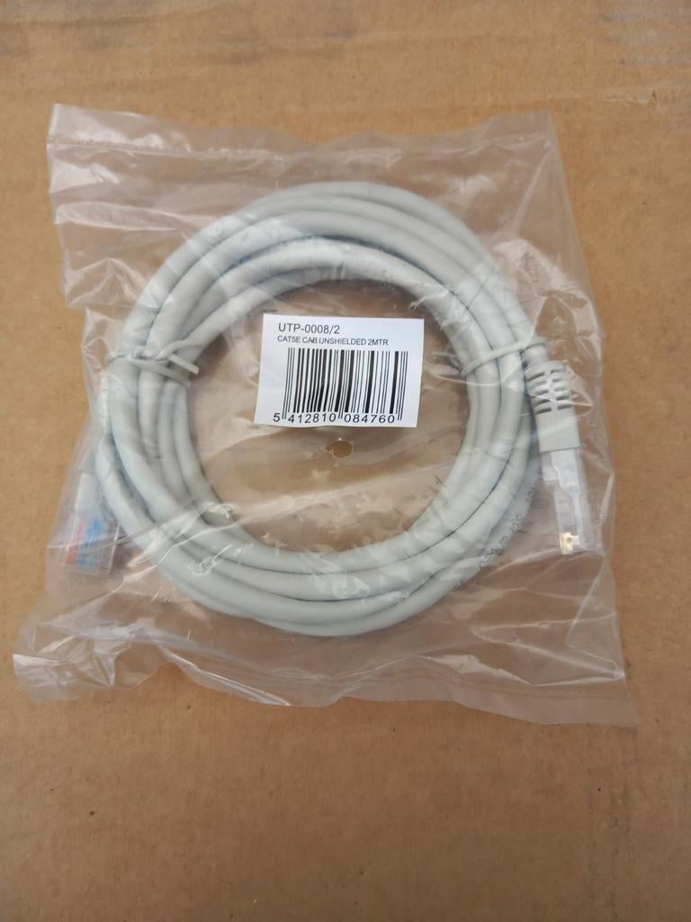 internet utp kabel 2m, Computers en Software, Pc- en Netwerkkabels, Ophalen, Nieuw