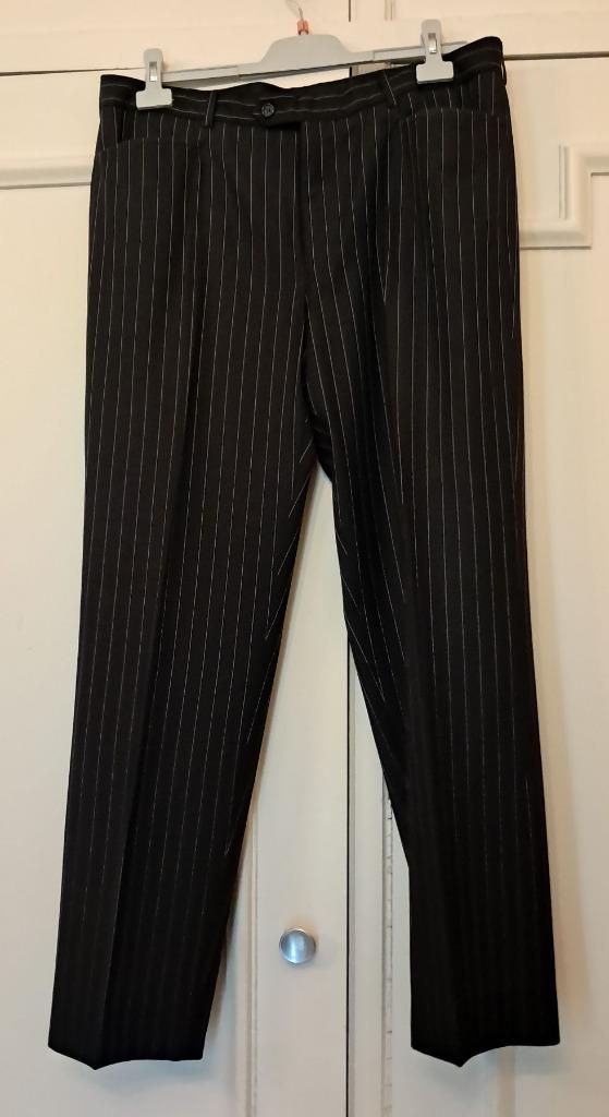 pantalon noir ligné vintage taille 46 peu porté, Enlèvement ou Envoi, Porté, Taille 52/54 (L), Noir