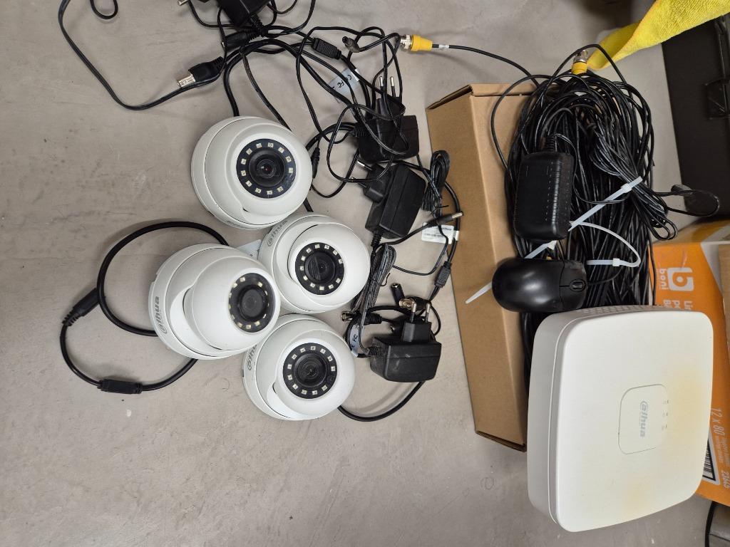 +++ Dahua 4 domecamerakit+nvr+harde schijf +++, Ophalen, Gebruikt, Buitencamera