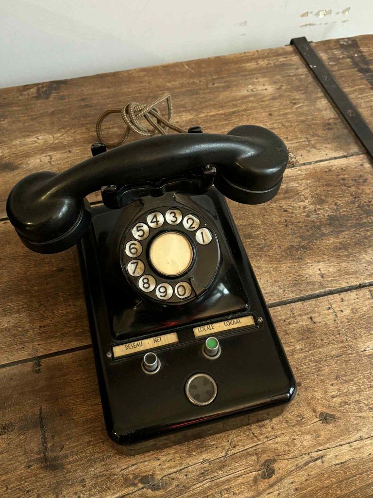 Ancien téléphone en bakélite et métal, modèle spécial, Enlèvement