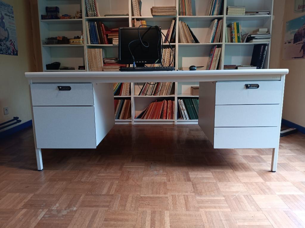 Bureau  Wit, Huis en Inrichting, Bureaus, Zo goed als nieuw, Ophalen