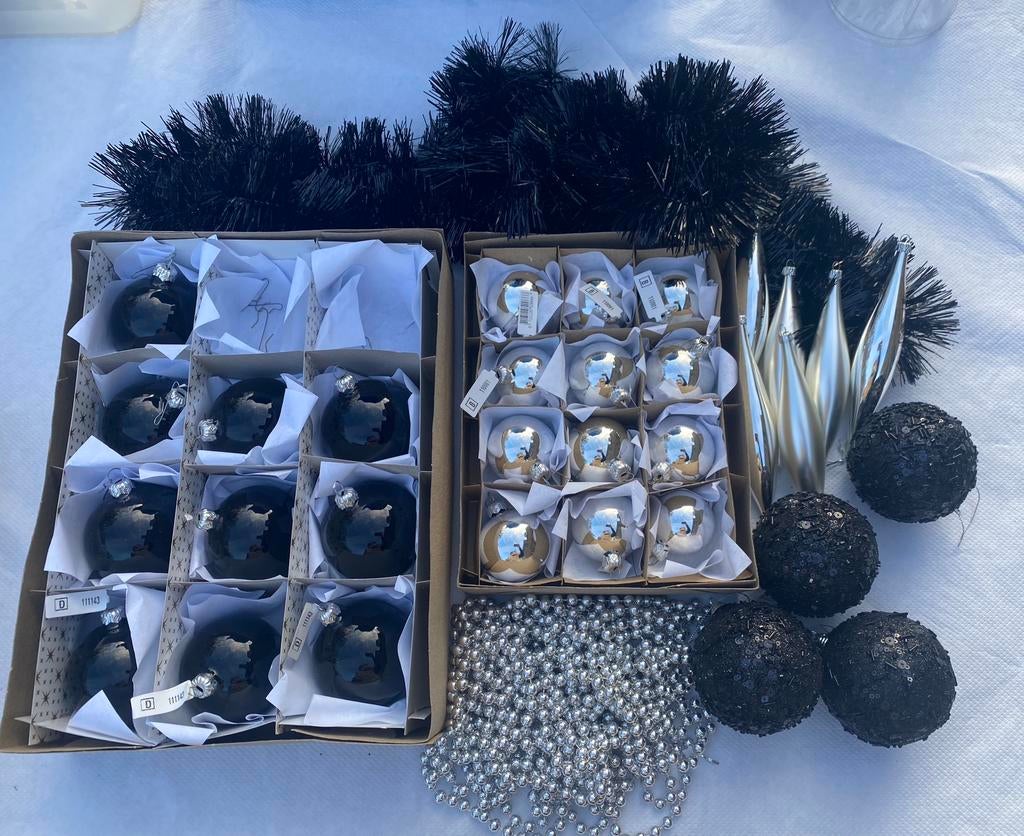 Boules de Noël noires et argentées - env. 35 pièces, Enlèvement, Comme neuf