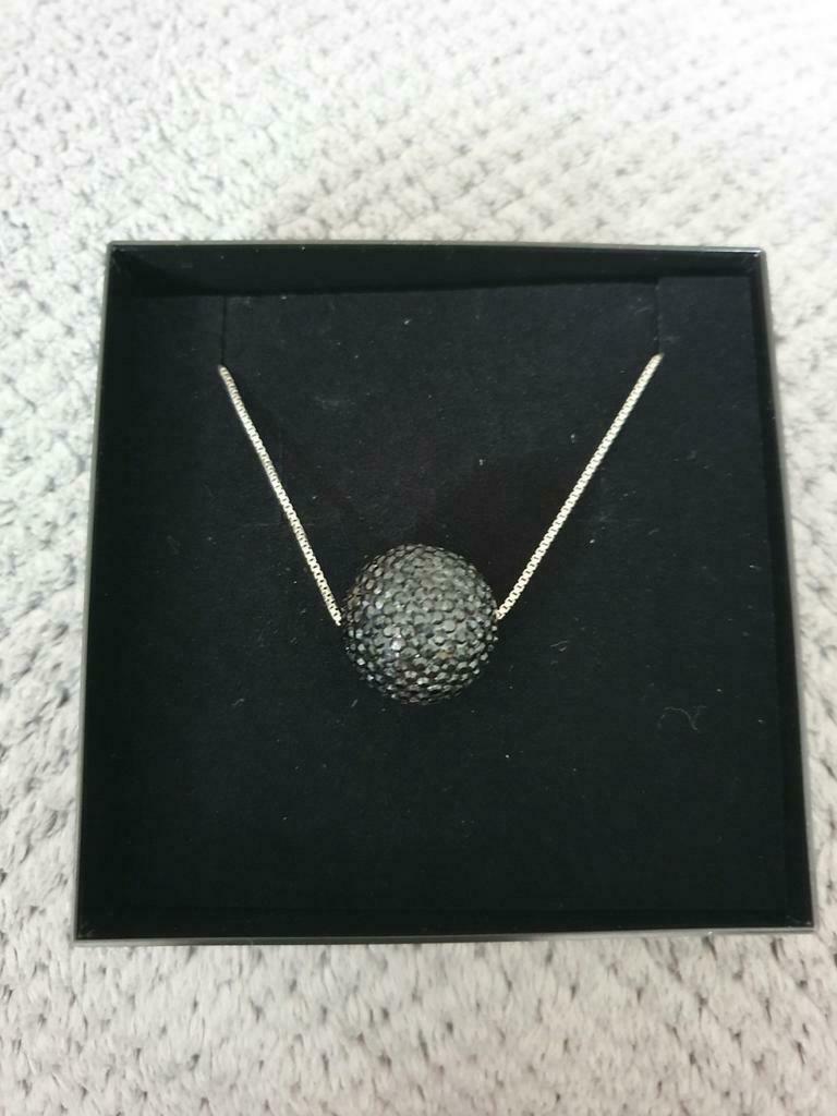 Zilveren ketting met grote zwarte bol, Handtassen en Accessoires, Kettingen, Zwart, Ophalen of Verzenden, Zo goed als nieuw, Verstelbaar
