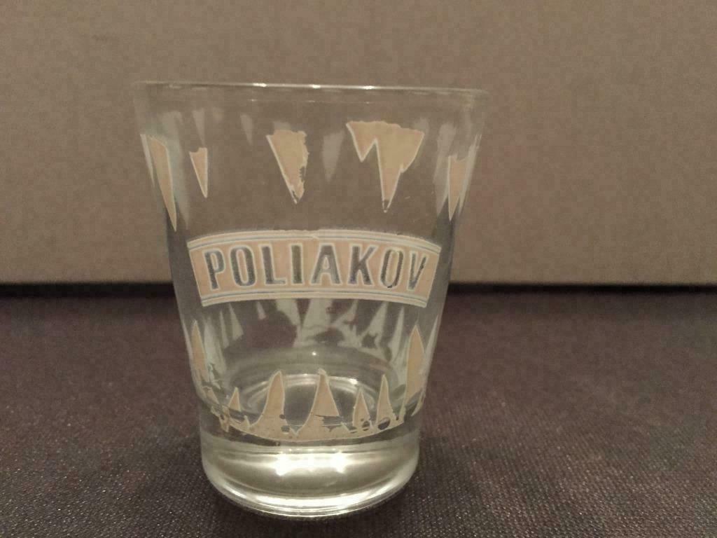 Vodka glas Poliakov 7cm hoog, Verzamelen, Ophalen of Verzenden, Zo goed als nieuw, Borrel- of Shotglas