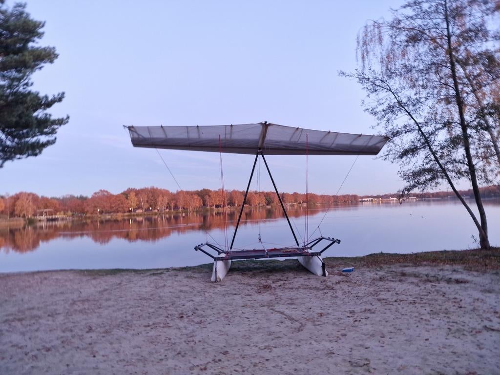 Aeroskimmer catamaran met speedwing, Ophalen
