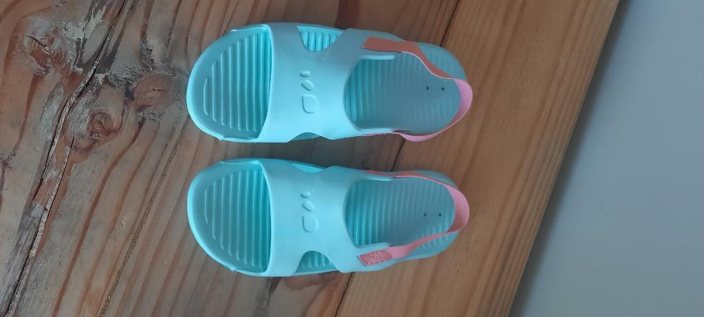 Nouvelles sandales aquatiques taille 33/34, Enlèvement ou Envoi, Chaussures de sport, Fille, Neuf