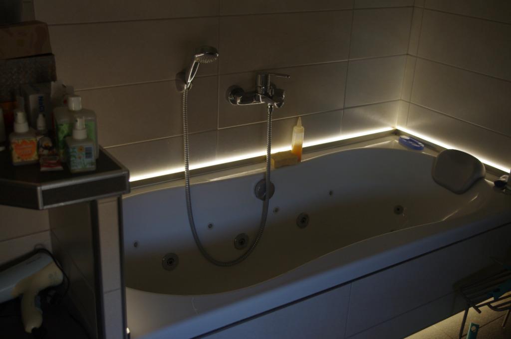 Whirpool, Enlèvement, Comme neuf, Avec douche