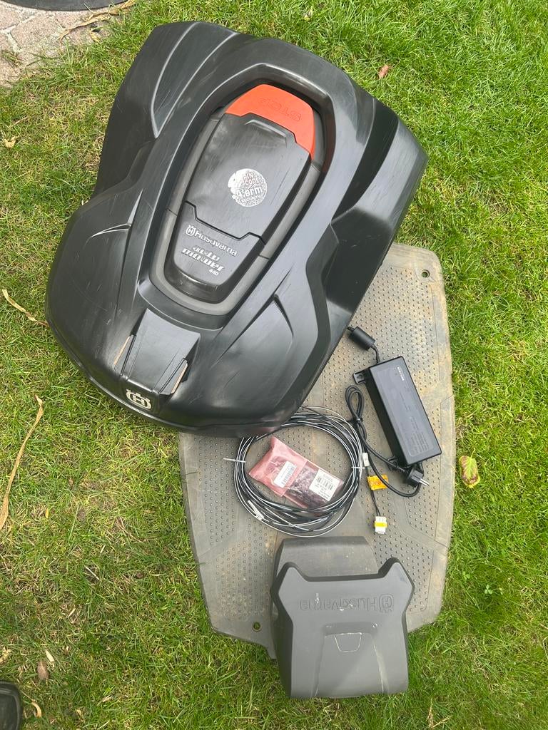 Husqvarna Automower 440, Jardin & Terrasse, Tondeuses à gazon, Comme neuf, Tondeuses à gazon sur batterie, Moins de 30 cm, Tondeuse rotative
