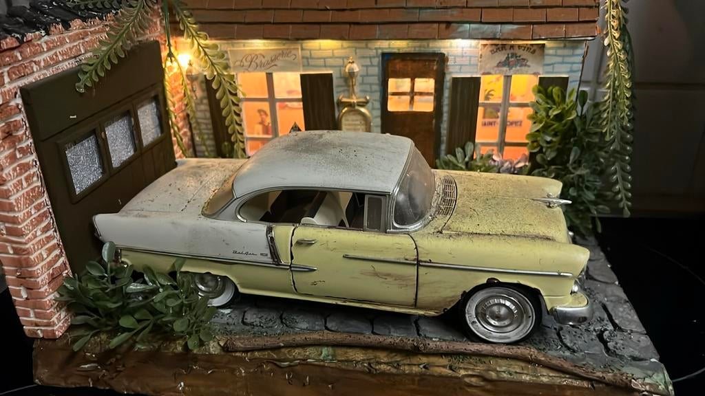 Diorama CHEVY BELL AIR 1955, Ophalen of Verzenden, Gebruikt