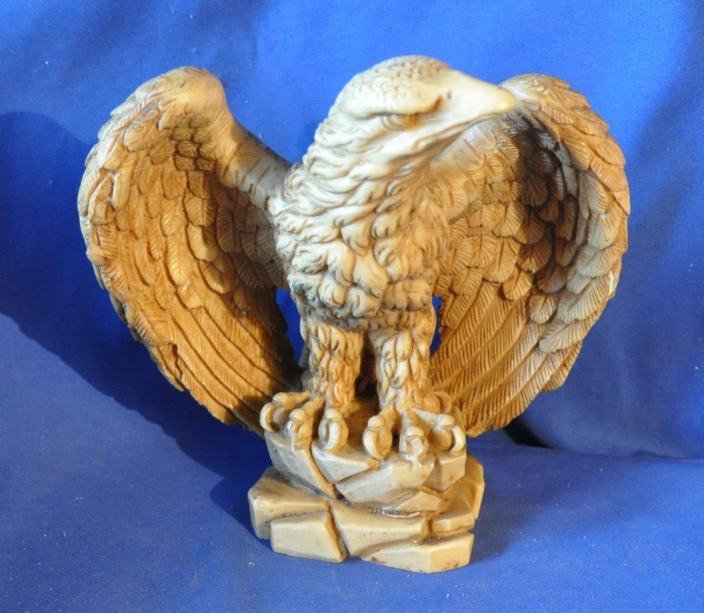 aigle en resine sur socle, Ophalen of Verzenden, Gebruikt, Dier
