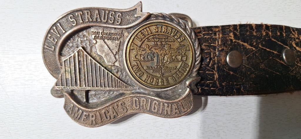 Oude riem van Levi Strauss, Ophalen, Gedragen, Levi’s