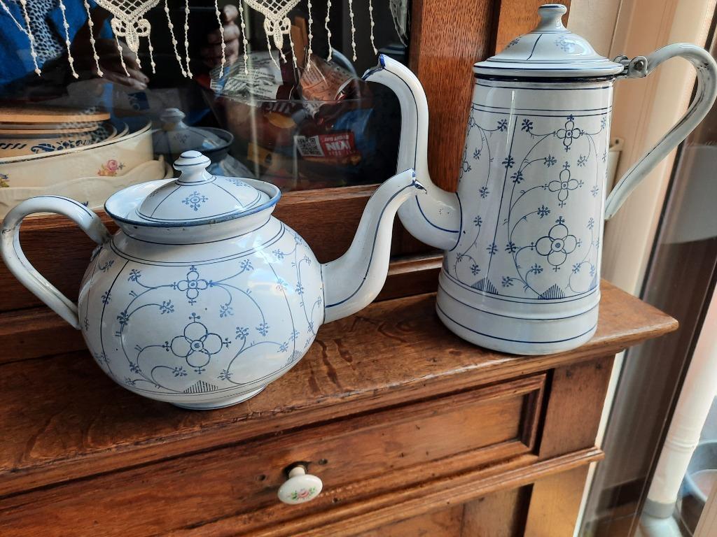 Tôle émaillée.Cafetiére/théière en émaille. Email. Tôle, Enlèvement ou Envoi