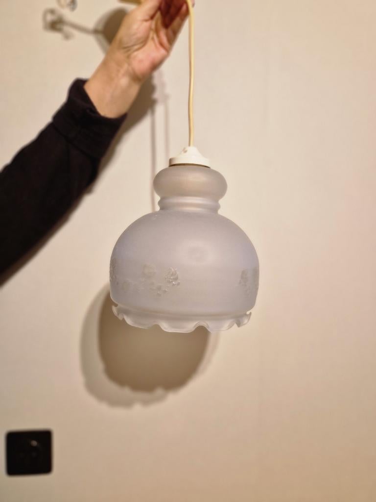 Hanglamp in melkglas, Huis en Inrichting, Ophalen