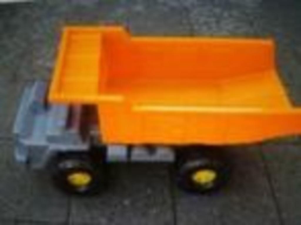 grote speelgoedcamion met kiepbak, Ophalen, Zo goed als nieuw