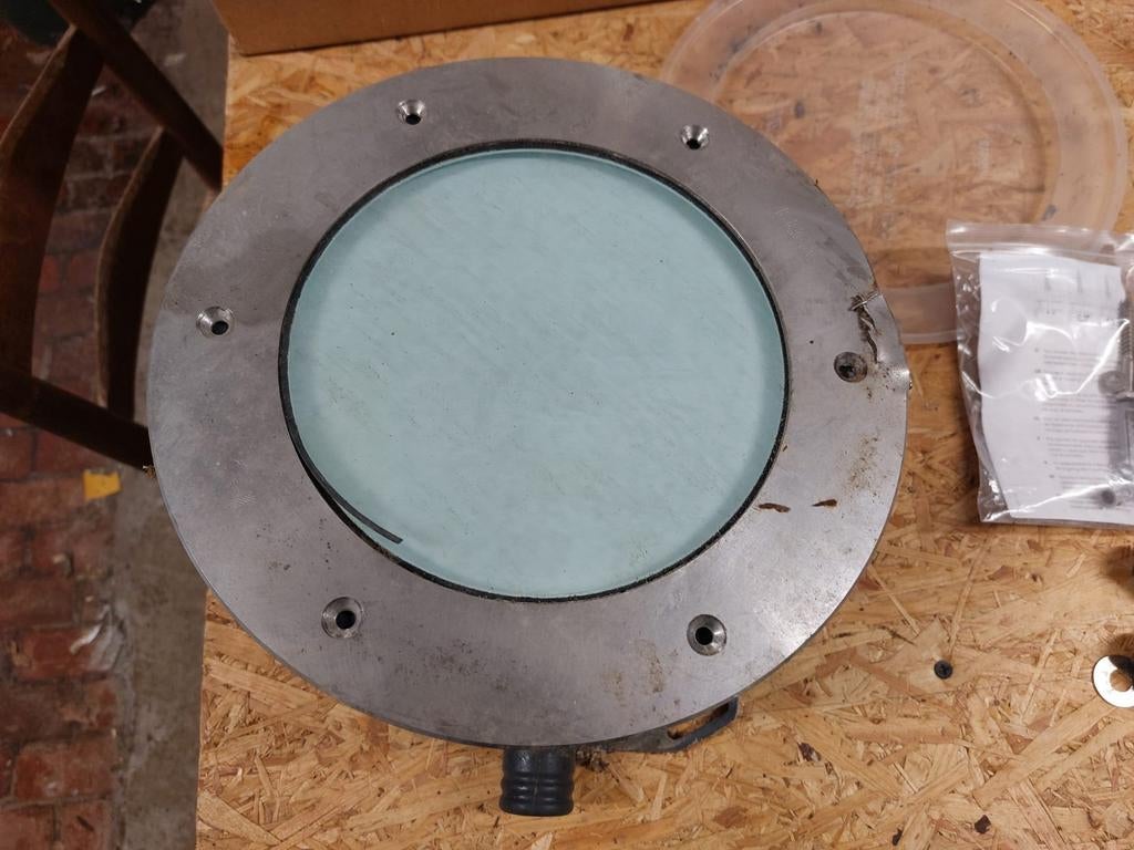 Grondlamp Bega, Ophalen