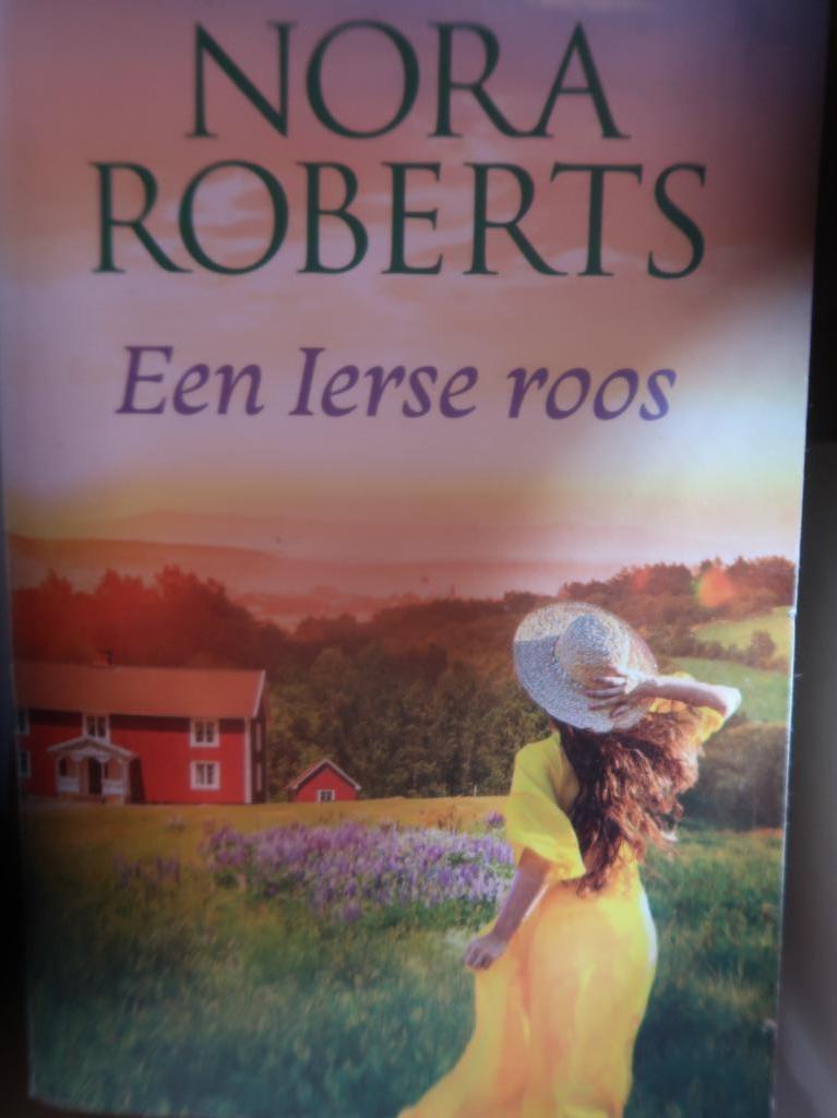 roman boek Nora Roberts : een Ierse roos Harlequin, Ophalen of Verzenden, Zo goed als nieuw, Nora Roberts