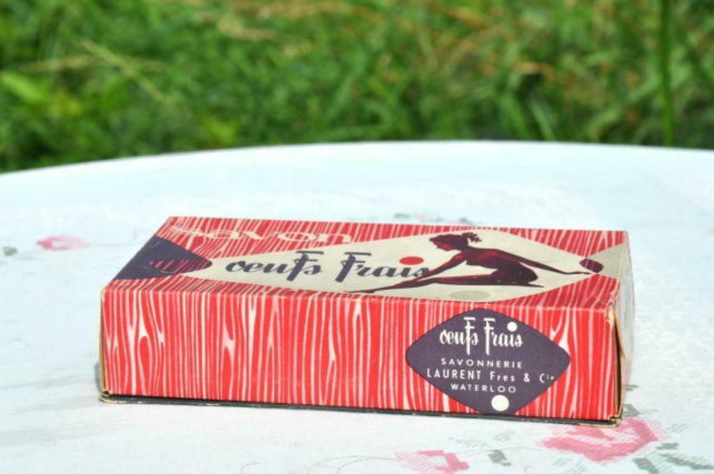 §  boite carton vide vintage savon oeuf frais, Collections, Enlèvement ou Envoi, Utilisé, Emballage