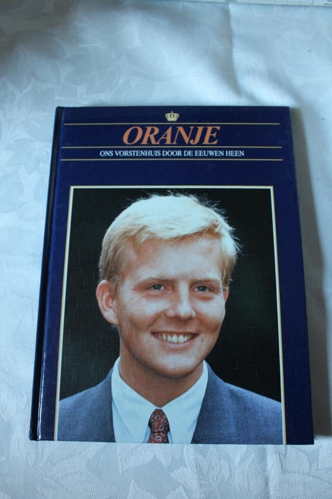 Oranje Ons vorstenhuis door de eeuwen heen Willem-Alexander, Ophalen of Verzenden, Zo goed als nieuw, Tijdschrift of Boek