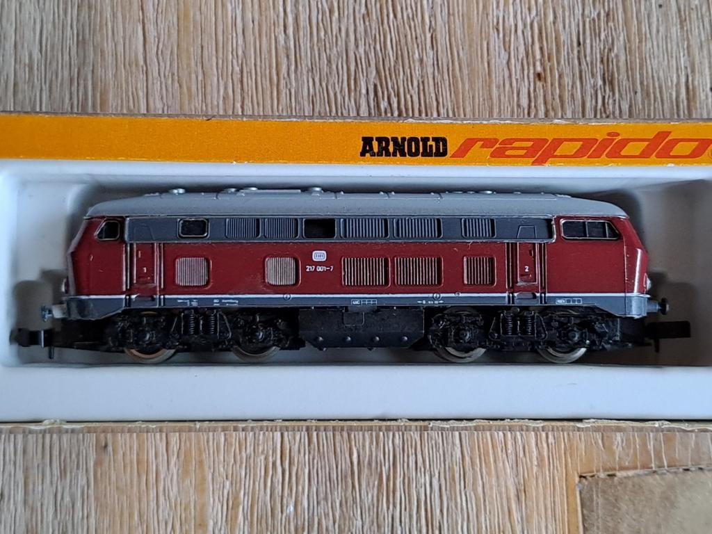 Arnold rapido N schaal dieselloc analoog met verlichting, Ophalen of Verzenden, Arnold, Analoog