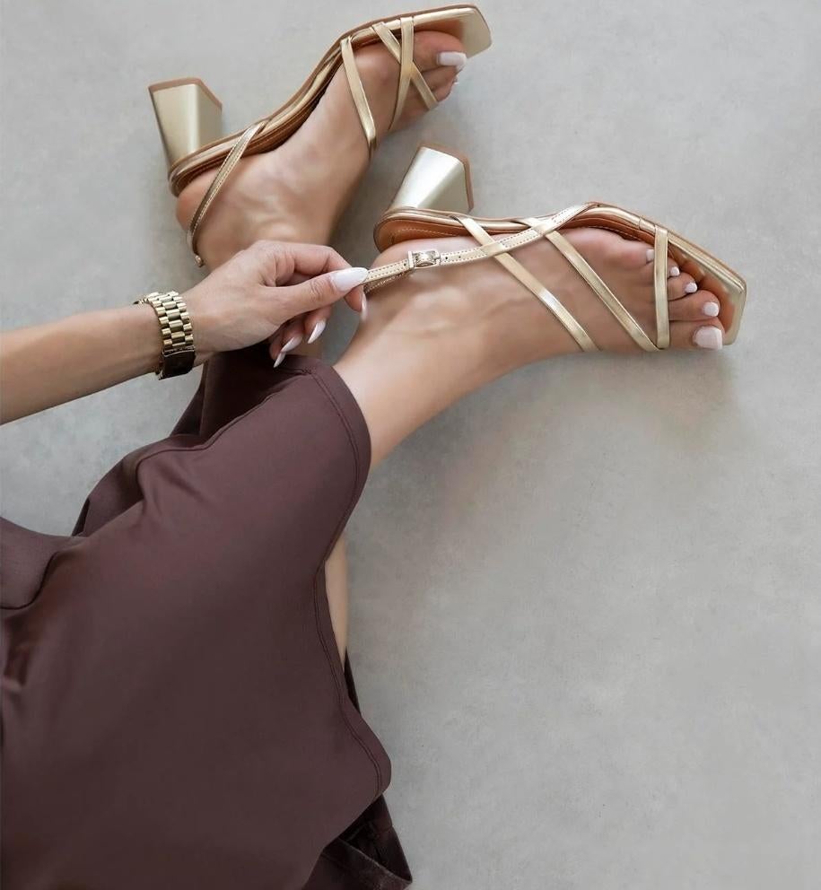 Pumps sandaaltjes in goud kleur Kerst feestelijk, Kleding | Dames, Nieuw, Ophalen of Verzenden, Sanna van CTWLK, Pumps