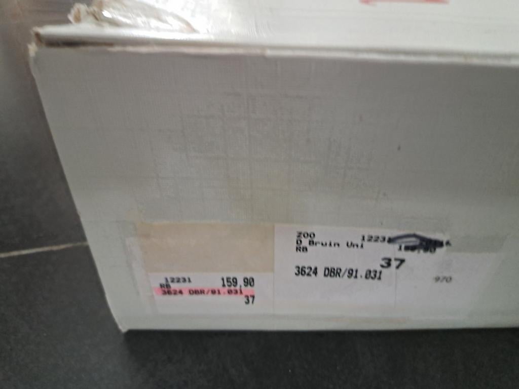 Nieuwe laarzen maat 37, Ophalen