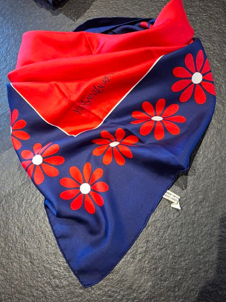 Foulard 100 % soie Yves Saint Laurent, Ophalen of Verzenden