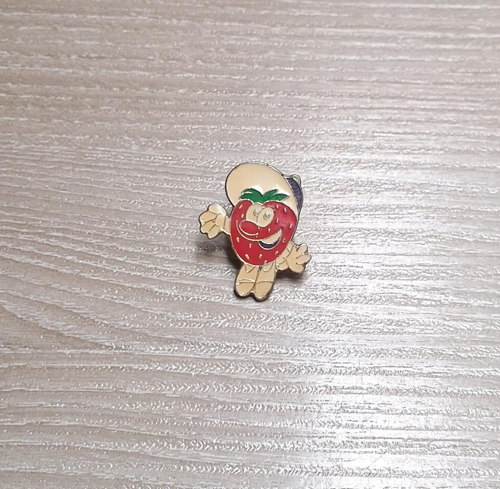 PIN - FIGUURTJE - AARDBEI - FRAISE, Verzenden, Gebruikt, Figuurtje, Speldje of Pin