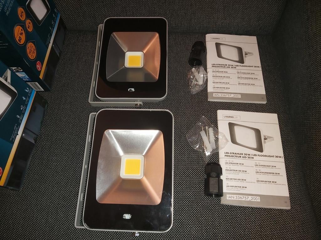 2 x Spot LED 20W intérieur et extérieur encore NEUF, Neuf, LED, Enlèvement ou Envoi, Aluminium