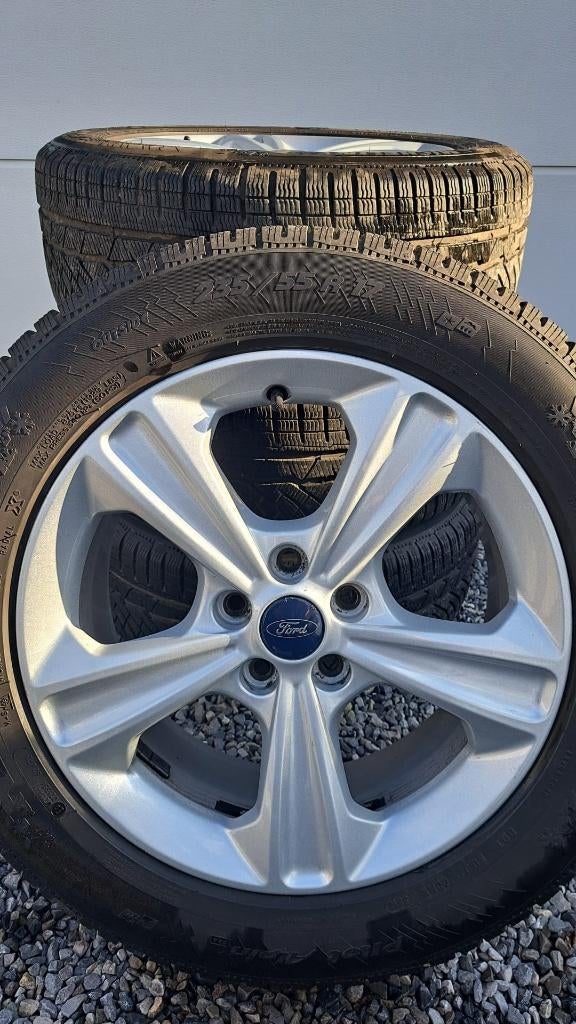 Pneus Jantes Ford Kuga, Autos : Pièces & Accessoires, Pneus & Jantes, Jante(s), Pneus hiver, 17 pouces, 235 mm, Véhicule de tourisme