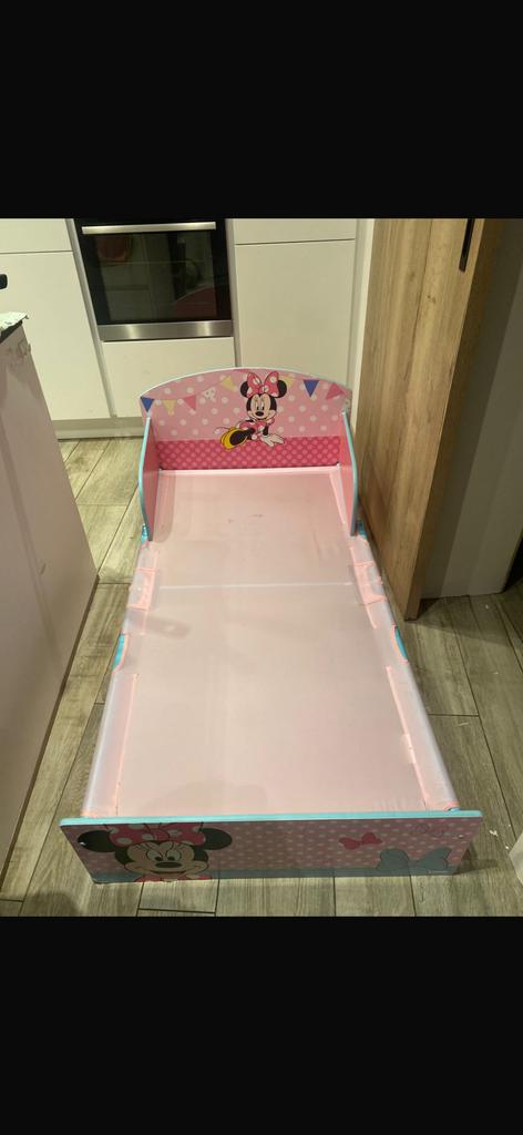 Lit bébé Minnie Mouse, Enfants & Bébés, Chambre d'enfant | Lits, Enlèvement, Comme neuf