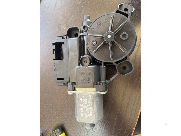 Moteur de vitre portière d'un Volkswagen Polo, Enlèvement ou Envoi, 3 mois de garantie, Utilisé, Volkswagen