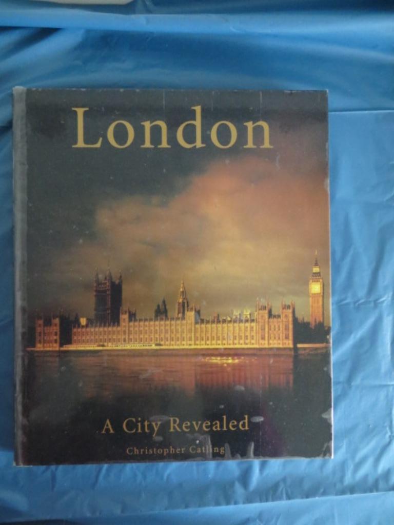 Boek : London: A City Revealed - Christopher Catling, Ophalen of Verzenden, Christopher Catling, Europa