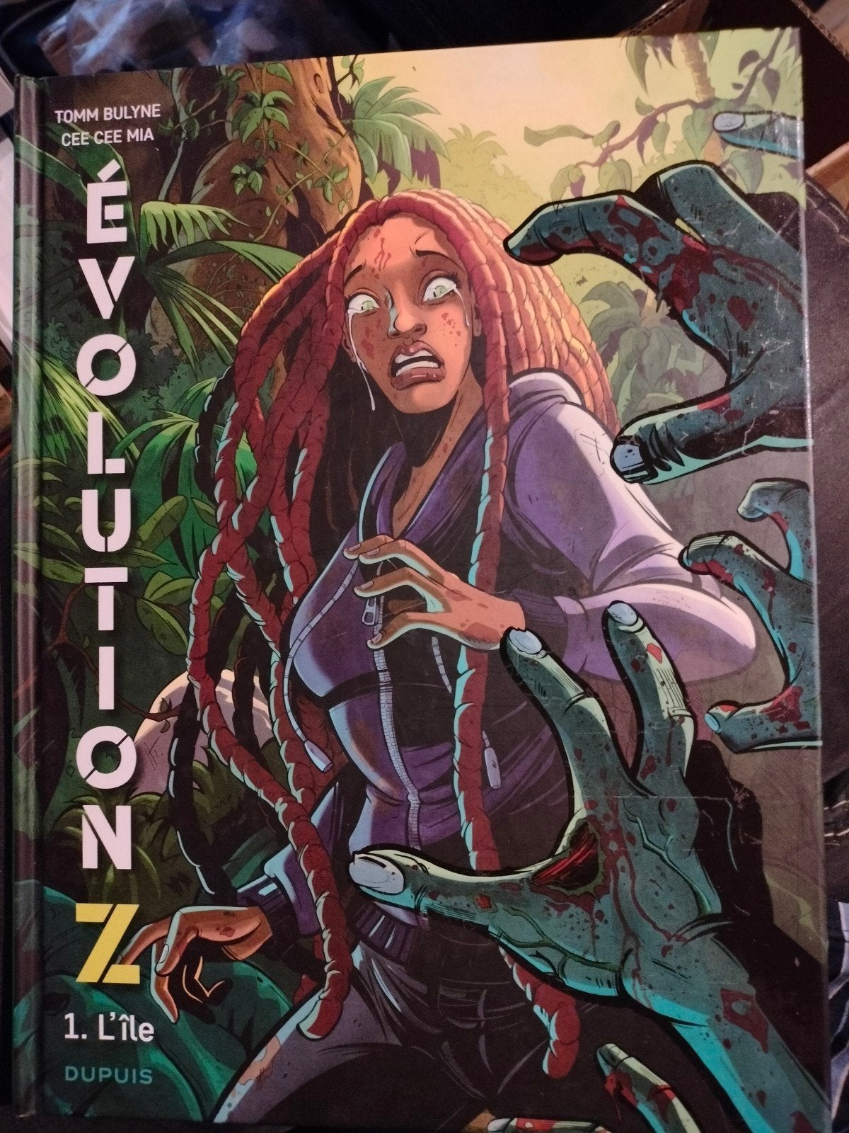 évolution z tome 1 l'île EO, Livres, Une BD, Comme neuf, Tomm Bulyne et Cee cee Mia, Enlèvement ou Envoi