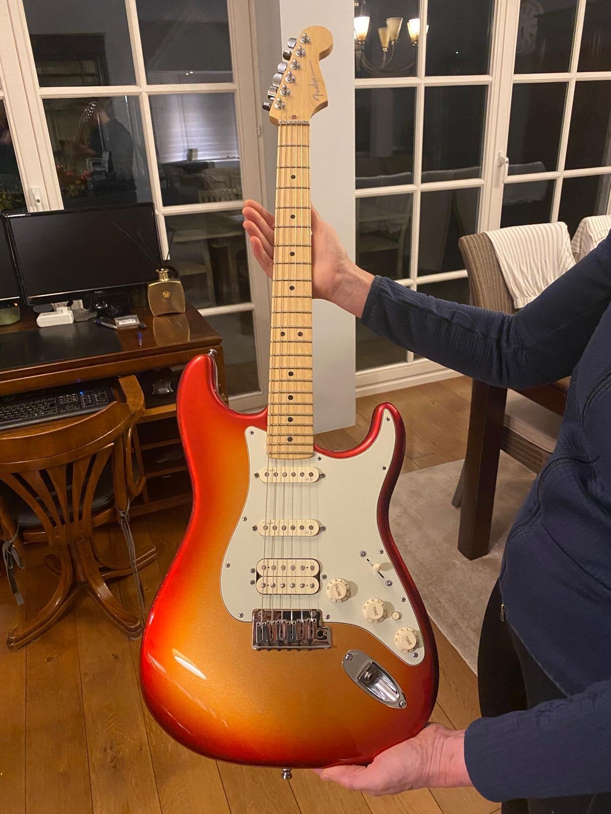 Fender American Deluxe Stratocaster HSS+draagriem/versterker, Musique & Instruments, Fender, Enlèvement, Solid body, Avec ampli