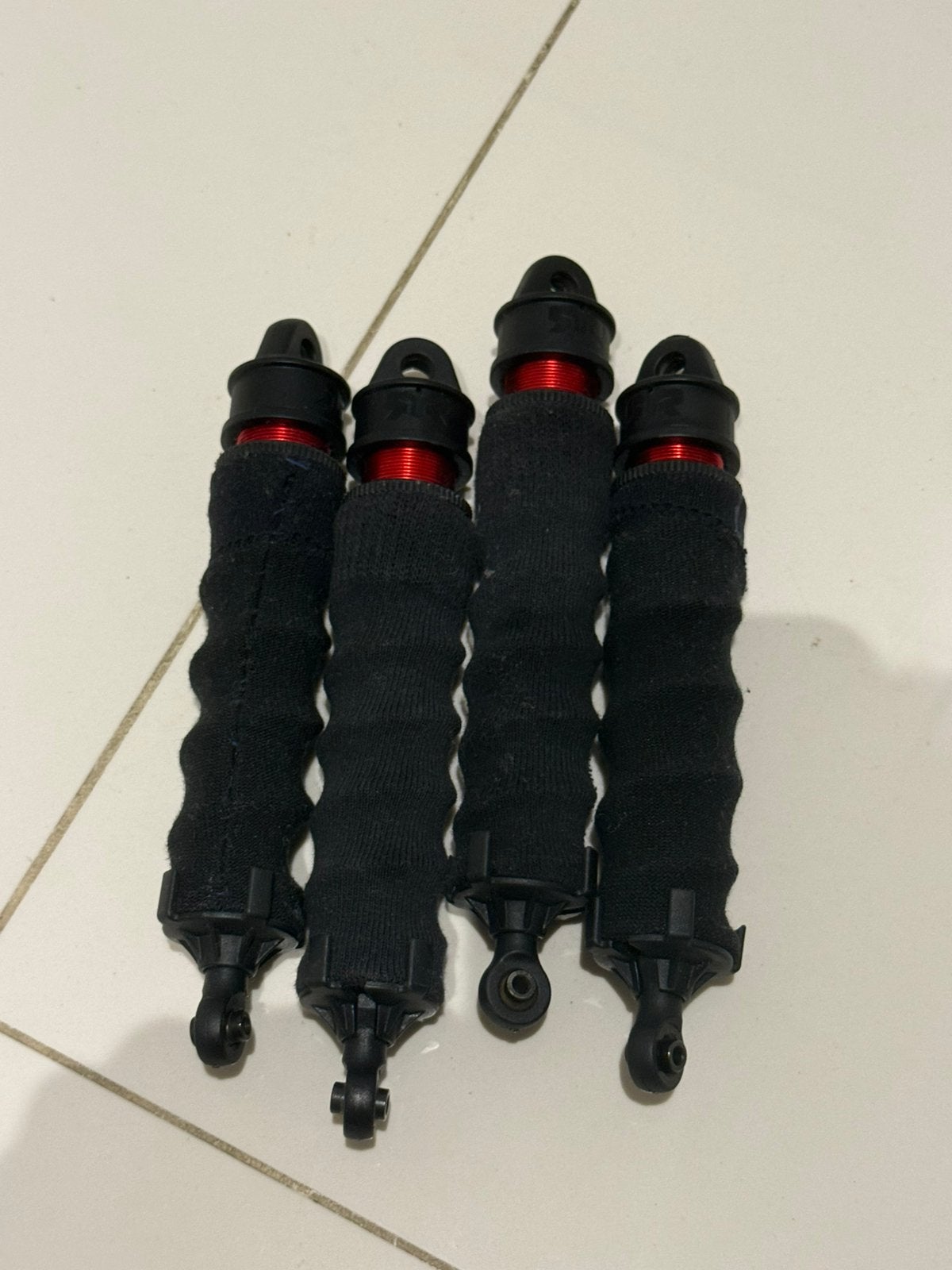Shockdampers Kraton Outcast 8s, Hobby & Loisirs créatifs, Modélisme | Radiocommandé & Téléguidé | Voitures, Enlèvement ou Envoi