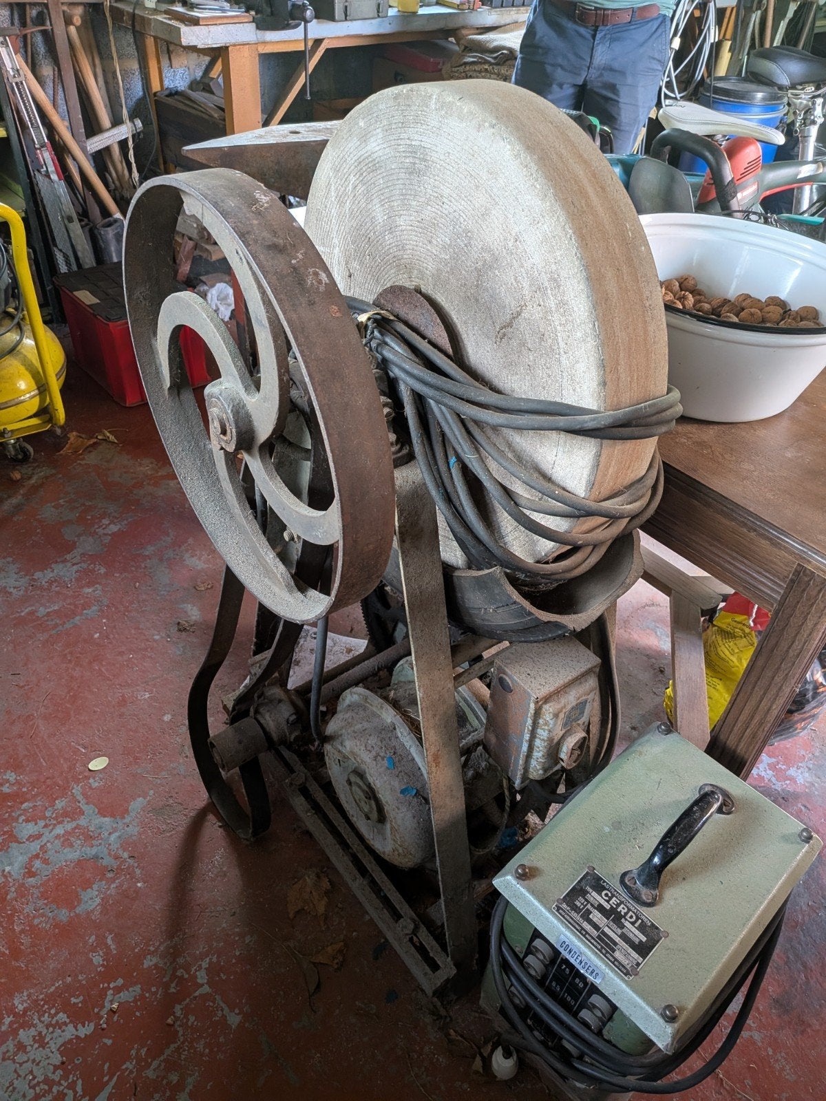 Oude antieken slijpsteen, Doe-het-zelf en Bouw, Gereedschap | Slijpmachines, Ophalen