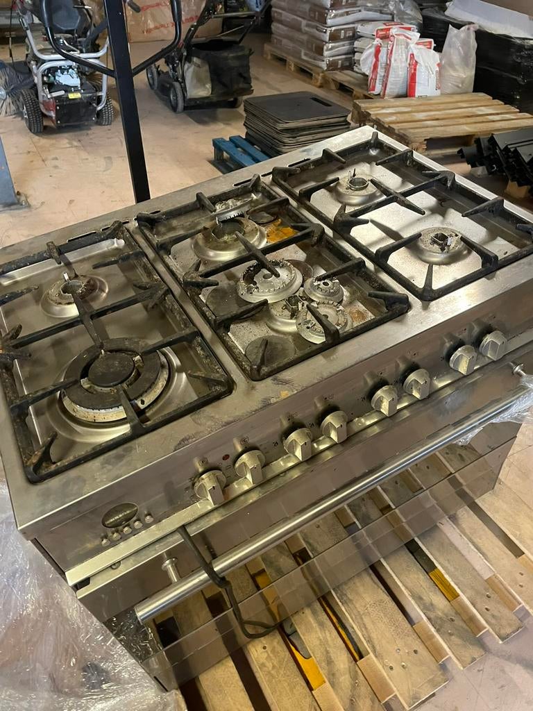 Cusiniere au gaz ( piano ) avec four, Gaz, Enlèvement, Utilisé, 5 zones de cuisson ou plus