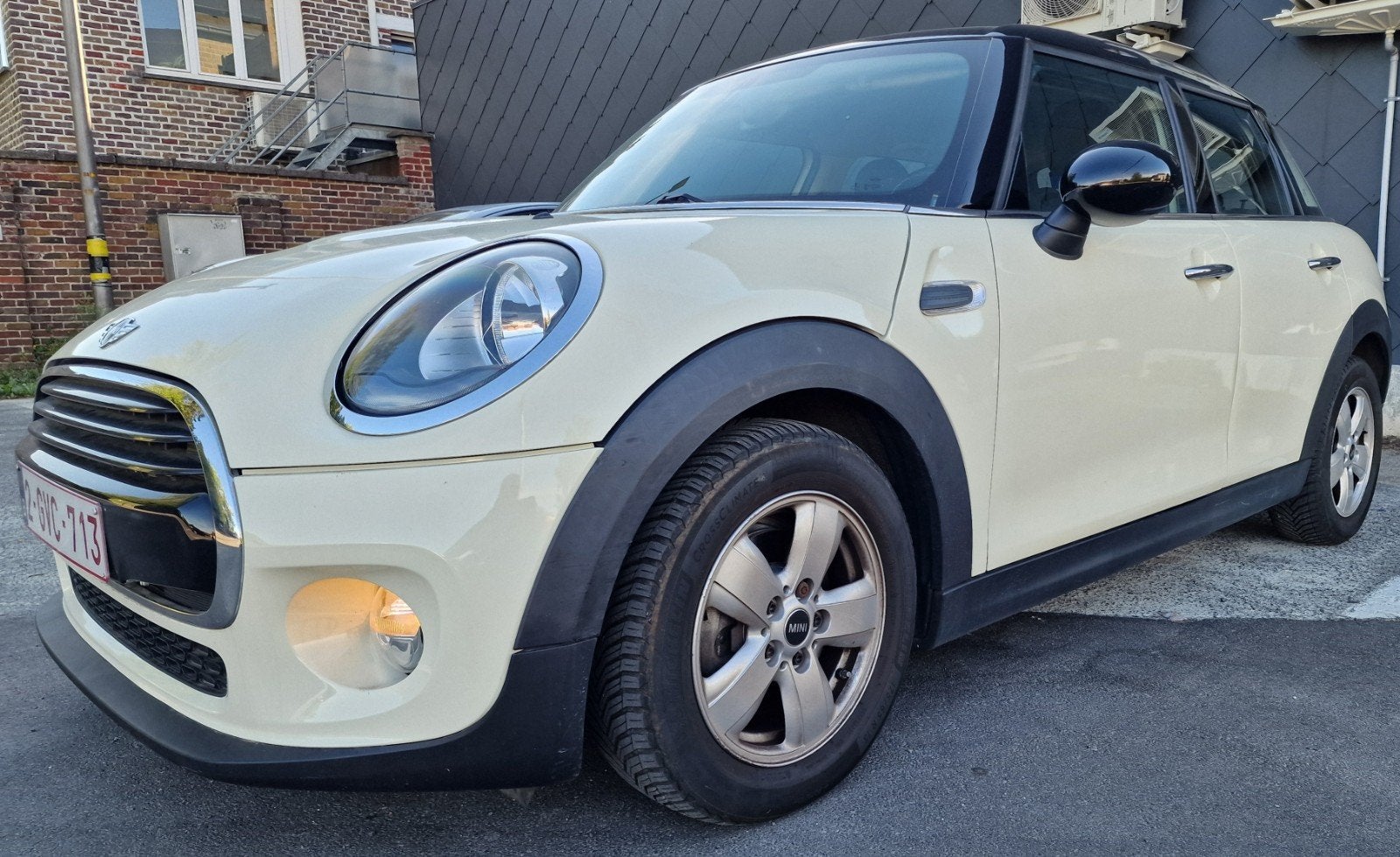 Mini Cooper AUTOMATIC 1.5 Turbo à essence avec 89000 km, 100 kW, Achat, Euro 6, 5 portes