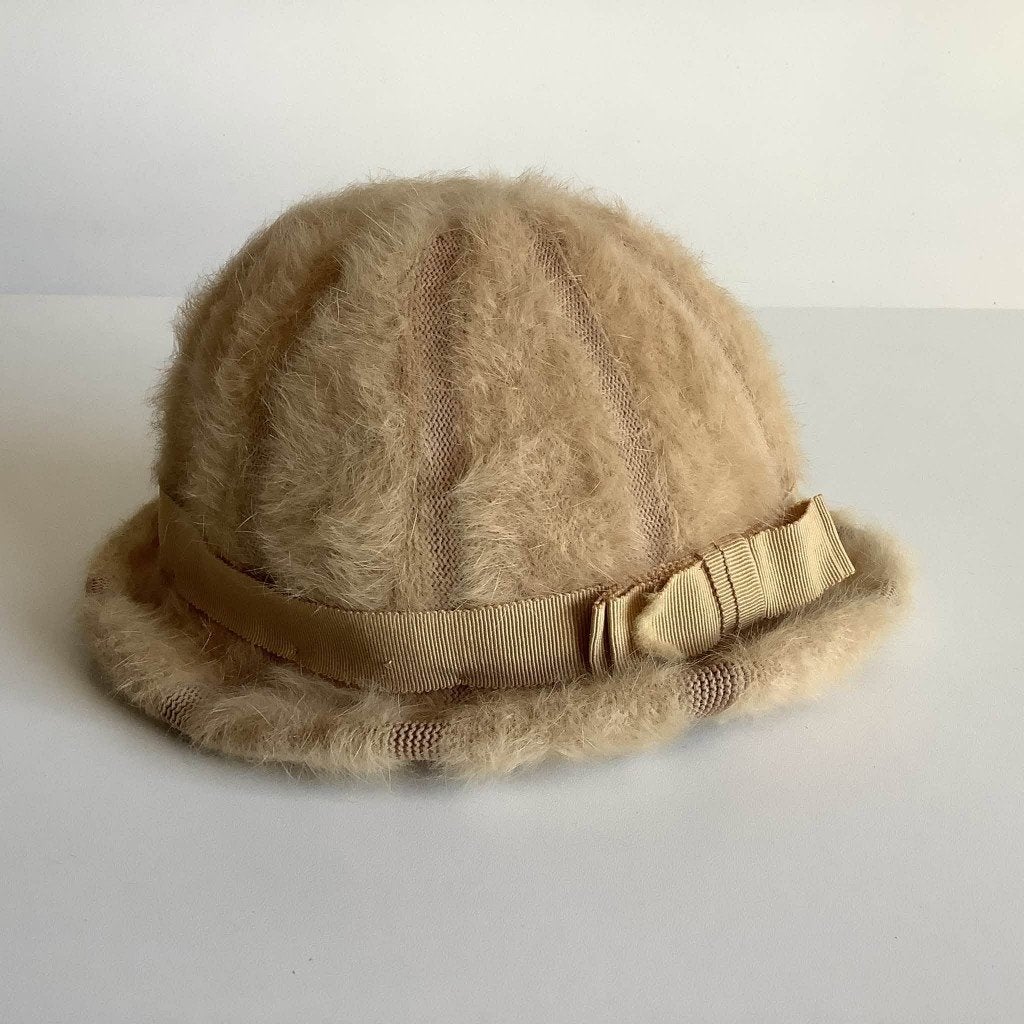 Bonnet rose vintage en laine angora, Enlèvement ou Envoi, Comme neuf, One size fits all, Chapeau