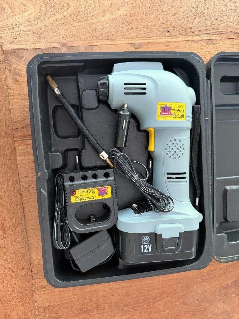 Luchtcompressor 12v, Doe-het-zelf en Bouw, Compressors, Ophalen, Zo goed als nieuw